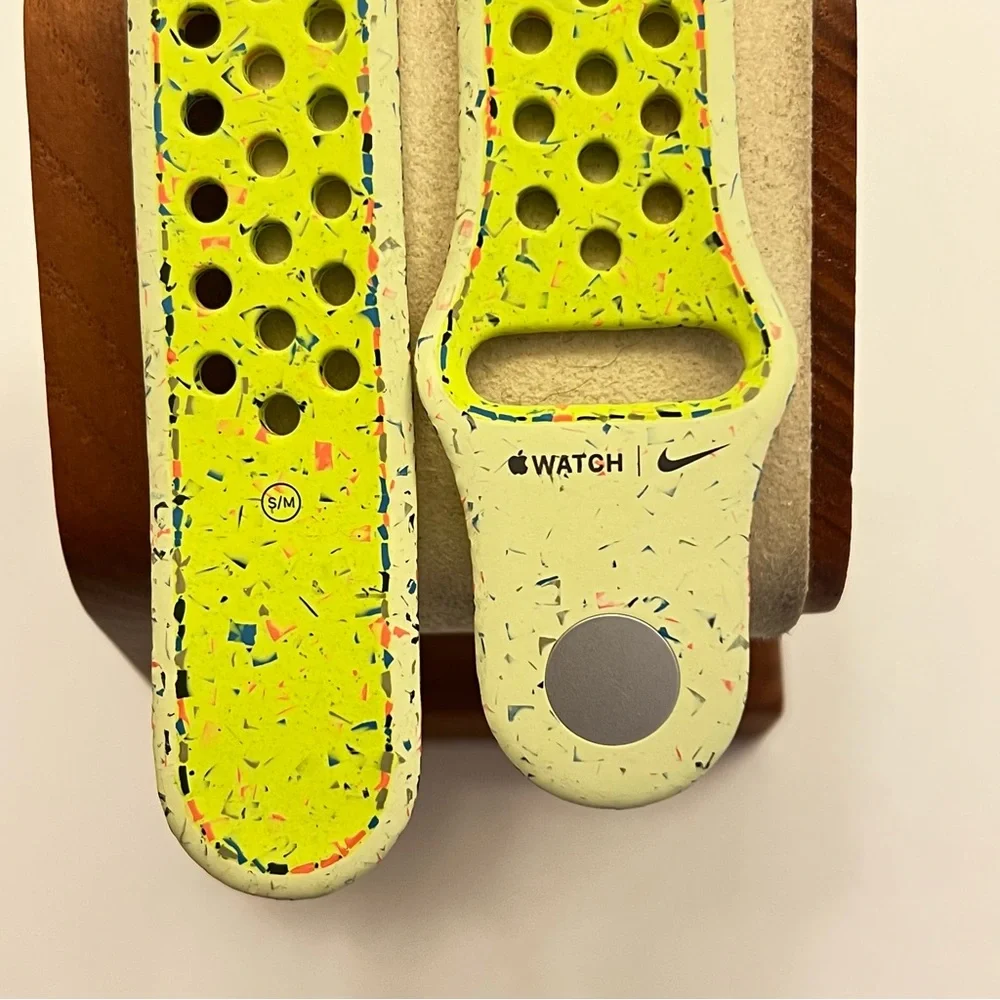 Apple‎ Watch x Nike Volt Splash Band (like new)
